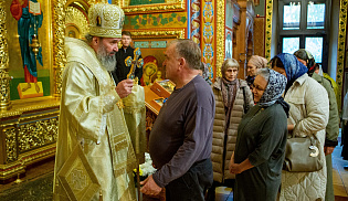 В Собор Московских святителей архиепископ Юстиниан совершил Литургию в Казанском соборе Элисты 