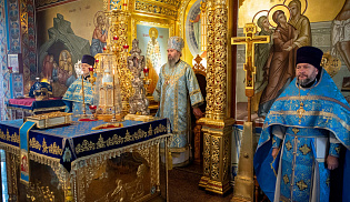 В праздник Покрова архиепископ Юстиниан совершил Литургию в Казанском соборе Элисты 