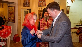 Архиепископ Юстиниан поздравил регента Архиерейского хора с присвоением звания Заслуженного работника культуры РК
