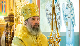 Архиепископ Юстиниан совершил Литургию в Казанском соборе Элисты 