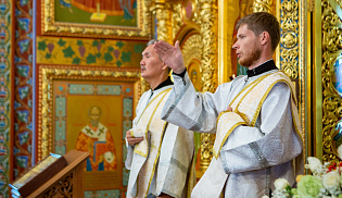 В праздник Преображения Господня архиепископ Юстиниан совершил Литургию в Казанском соборе Элисты