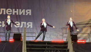 Арт-группа «ЛАРГО» выступила в Элисте в рамках празднования 80-летия Явления Христа Спасителя
