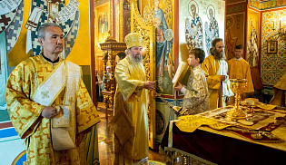 Архиепископ Юстиниан совершил Литургию в Казанском соборе Элисты 