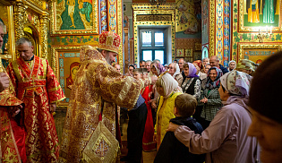 Архиепископ Юстиниан совершил Литургию в Казанском соборе Элисты 