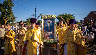 В Элисте состоялись торжества в честь 80-летия Явления Христа Спасителя