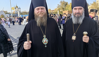 Архиепископ Юстиниан и епископ Роман поздравили элистинцев с Днём народного единства 