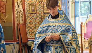 Архиепископ Юстиниан совершил Литургию в Казанском соборе Элисты 
