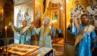 В праздник Покрова архиепископ Юстиниан совершил Литургию в Казанском соборе Элисты 