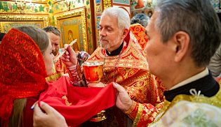 В праздник Светлого Христова Воскресения архиепископ Юстиниан совершил торжественное богослужение в Казанском соборе Элисты