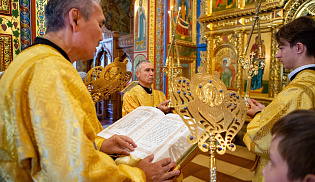 В праздник святых апостолов Петра и Павла архиепископ Юстиниан совершил Литургию в Казанском соборе Элисты 