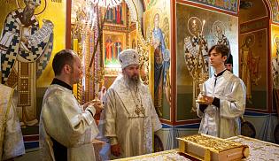 В канун праздника Вознесения архиепископ Юстиниан совершил всенощное бдение в Казанском соборе Элисты 