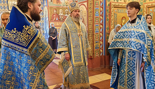 Архиепископ Юстиниан совершил Литургию в Казанском соборе Элисты 