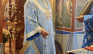 Архиепископ Юстиниан совершил Литургию в Казанском соборе Элисты 