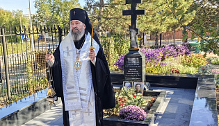 Архиепископ Юстиниан совершил Литургию в Казанском соборе Элисты