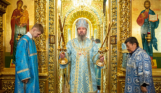 В праздник Покрова архиепископ Юстиниан совершил Литургию в Казанском соборе Элисты 