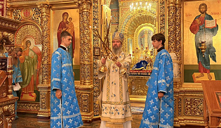 Архиепископ Юстиниан совершил Литургию в Казанском соборе Элисты 