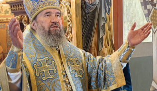 Архиепископ Юстиниан совершил Литургию в Казанском соборе Элисты 