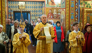 Архиепископ Юстиниан совершил Литургию в Казанском соборе Элисты 