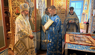 Архиепископ Юстиниан совершил Литургию в Казанском соборе Элисты 