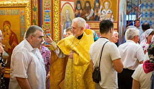 Архиепископ Юстиниан совершил Литургию в Казанском соборе Элисты 