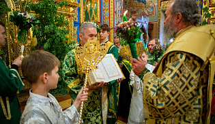 В канун дня Святой Троицы архиепископ Юстиниан совершил всенощное бдение в Казанском соборе Элисты