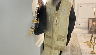 Архиепископ Юстиниан совершил Литургию в Троицком соборе Саратова