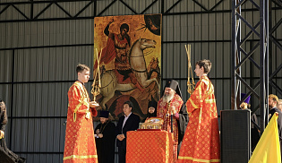 Архиепископ Юстиниан благословил жителей Сарпинского района Калмыкии ковчегом с мощами Георгия Победоносца 