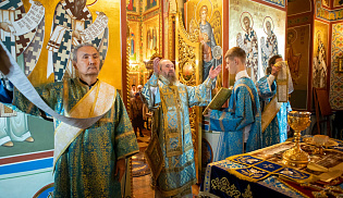 В праздник Покрова архиепископ Юстиниан совершил Литургию в Казанском соборе Элисты 