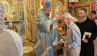 Архиепископ Юстиниан совершил Литургию в Казанском соборе Элисты 