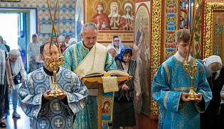 В праздник Рождества Пресвятой Богородицы архиепископ Юстиниан совершил Литургию в Казанском соборе Элисты