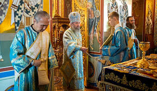 В праздник Покрова архиепископ Юстиниан совершил Литургию в Казанском соборе Элисты 