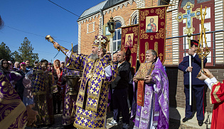 В праздник Воздвижения архиепископ Юстиниан совершил Литургию в храме села Приютное 