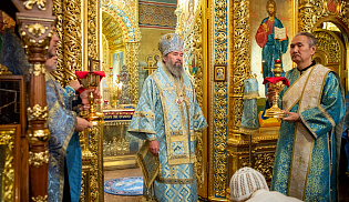В праздник Покрова архиепископ Юстиниан совершил Литургию в Казанском соборе Элисты 