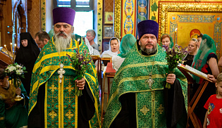 В канун дня Святой Троицы архиепископ Юстиниан совершил всенощное бдение в Казанском соборе Элисты