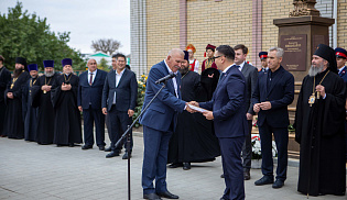 В Городовиковске открыли памятники Николаю II и цесаревичу Алексею