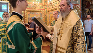 В день памяти Петра Ордынского архиепископ Юстиниан совершил Литургию в Казанском соборе Элисты 