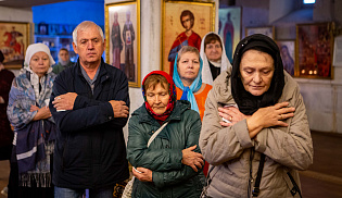 В день памяти Дмитрия Солунского архиепископ Юстиниан совершил Литургию в Софийском храме Элисты