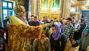 В великий четверг архиепископ Юстиниан совершил Литургию в Казанском соборе Элисты 