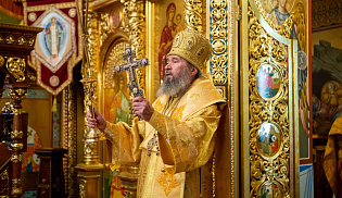 Архиепископ Юстиниан совершил Литургию в Казанском соборе Элисты 