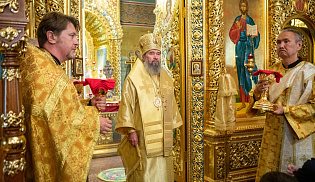 Архиепископ Юстиниан совершил Литургию в Казанском соборе Элисты 