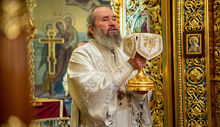 Архиепископ Юстиниан совершил Литургию в Казанском соборе Элисты