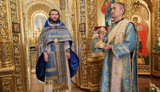 Архиепископ Юстиниан совершил Литургию в Казанском соборе Элисты 