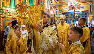 В День Крещения Руси архиепископ Юстиниан совершил Божественную литургию в Казанском соборе Элисты 