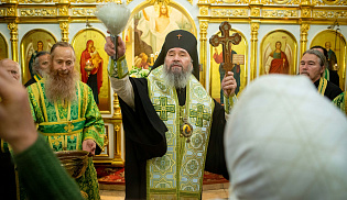 В день преставления Сергия Радонежского архиепископ Юстиниан совершил Литургию в Софийском храме Элисты