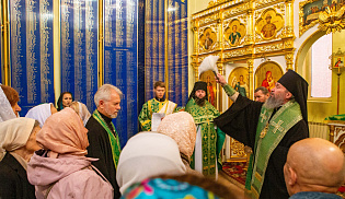 В день преставления Сергия Радонежского архиепископ Юстиниан совершил Литургию в Софийском храме Элисты