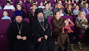 Архиепископ Юстиниан посетил  Рождественский праздник для детей города Элисты 