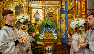 В праздник Рождества Христова архиепископ Юстиниан совершил ночное богослужение в Казанском храме Элисты