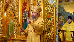 Архиепископ Юстиниан совершил Литургию и помянул всех погибших в дорожных происшествиях
