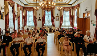 Ученики казачьих классов школы № 2 Элисты посетили Казанский кафедральный собор
