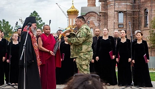 В Элисте состоялся митинг-концерт в честь принесения в Калмыкию мощей Георгия Победоносца